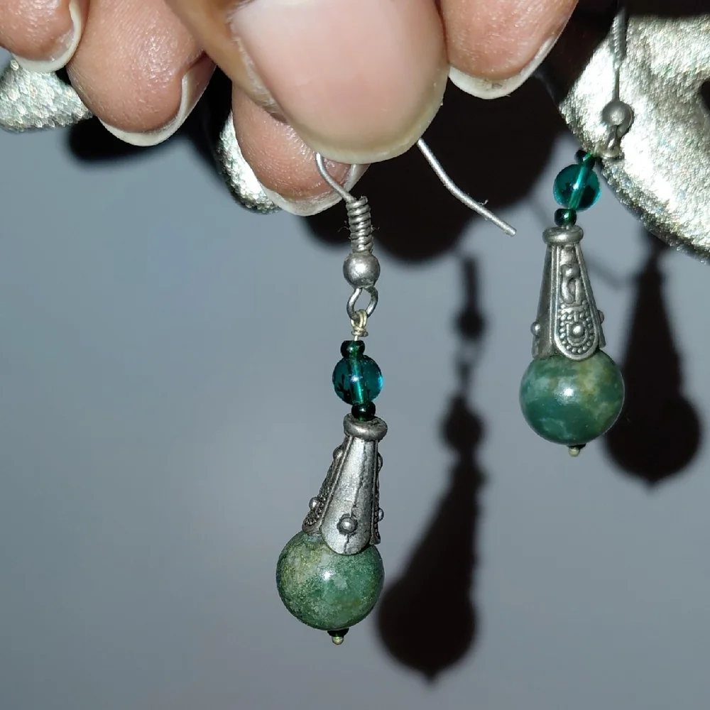 Elegant Green and Silver Dangle Earrings - Picture 2 of 2
